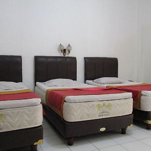 Kamar kembar keluarga